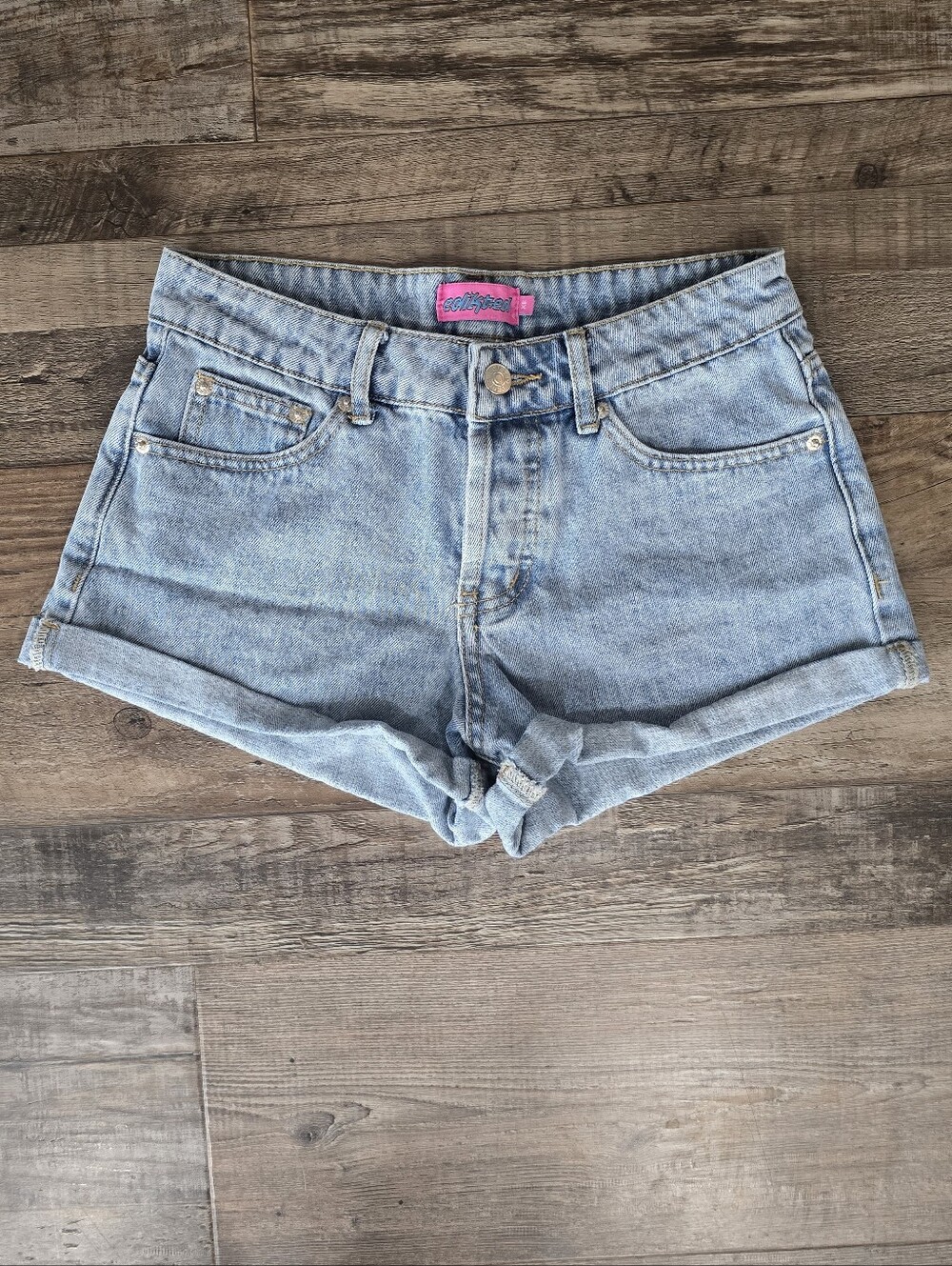 Edikted Rylin Low Rise Light Wash Denim Shorts Size: XS